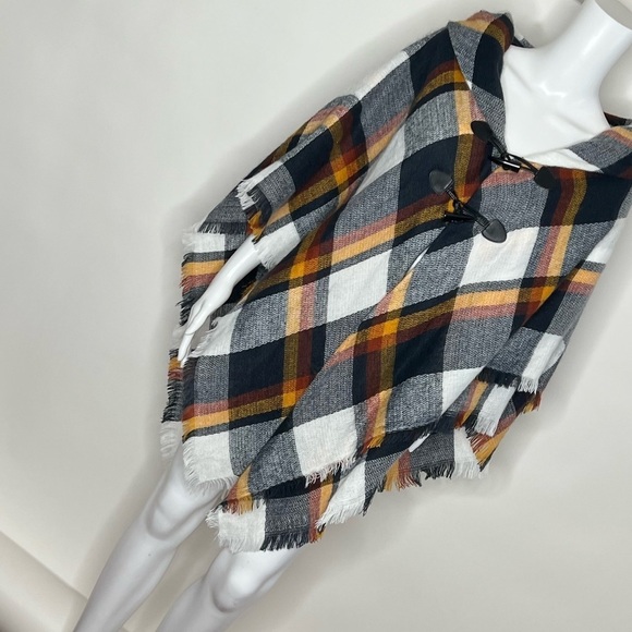 Nwot Francesca’s Women’s Sienna Plaid Multicolor Poncho Sweater - Picture 2 of 10